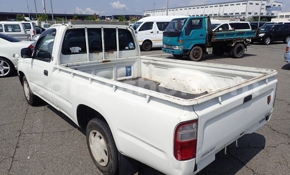 Sayi Na hannu Toyota Hilux White Mota in Maseru a Maseru Sayi Na hannu Toyota Hilux White Mota in Maseru a Maseru