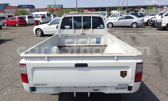 Sayi Na hannu Toyota Hilux White Mota in Maseru a Maseru Sayi Na hannu Toyota Hilux White Mota in Maseru a Maseru