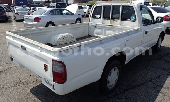 Sayi Na hannu Toyota Hilux White Mota in Maseru a Maseru Sayi Na hannu Toyota Hilux White Mota in Maseru a Maseru