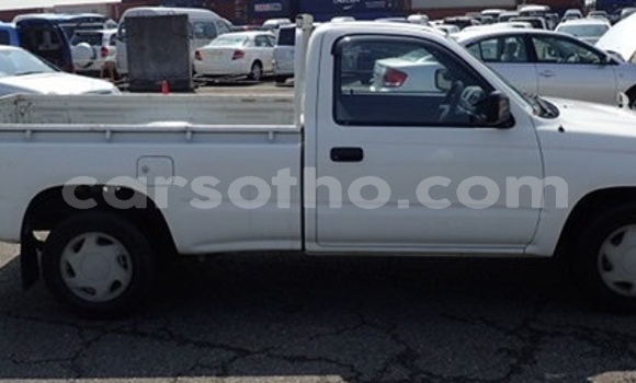Sayi Na hannu Toyota Hilux White Mota in Maseru a Maseru Sayi Na hannu Toyota Hilux White Mota in Maseru a Maseru