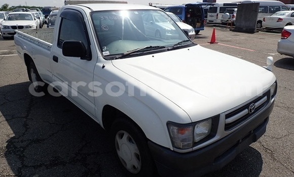 Sayi Na hannu Toyota Hilux White Mota in Maseru a Maseru Sayi Na hannu Toyota Hilux White Mota in Maseru a Maseru