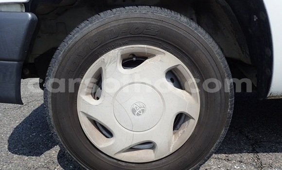 Sayi Na hannu Toyota Hilux White Mota in Maseru a Maseru Sayi Na hannu Toyota Hilux White Mota in Maseru a Maseru