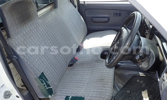 Sayi Na hannu Toyota Hilux White Mota in Maseru a Maseru Sayi Na hannu Toyota Hilux White Mota in Maseru a Maseru