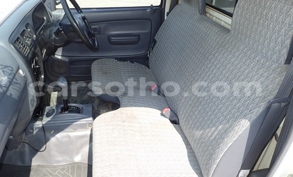 Sayi Na hannu Toyota Hilux White Mota in Maseru a Maseru Sayi Na hannu Toyota Hilux White Mota in Maseru a Maseru