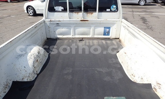 Sayi Na hannu Toyota Hilux White Mota in Maseru a Maseru Sayi Na hannu Toyota Hilux White Mota in Maseru a Maseru