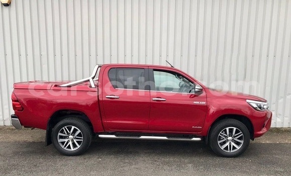 Sayi Na hannu Toyota Hilux Red Mota in Maseru a Maseru Sayi Na hannu Toyota Hilux Red Mota in Maseru a Maseru