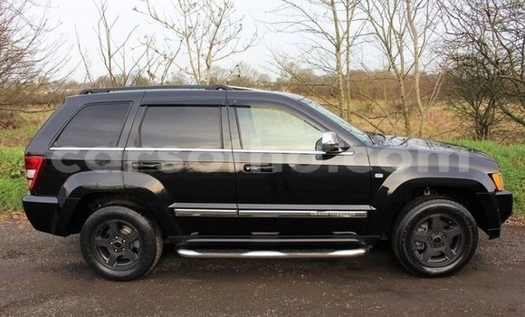 Sayi Na hannu Jeep Grand Cherokee Black Mota in Maseru a Maseru Sayi Na hannu Jeep Grand Cherokee Black Mota in Maseru a Maseru