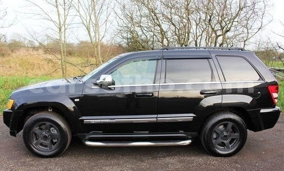 Sayi Na hannu Jeep Grand Cherokee Black Mota in Maseru a Maseru Sayi Na hannu Jeep Grand Cherokee Black Mota in Maseru a Maseru