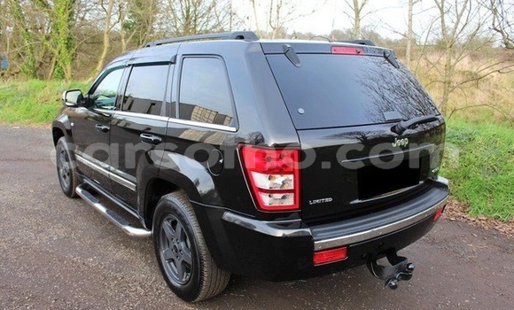 Sayi Na hannu Jeep Grand Cherokee Black Mota in Maseru a Maseru Sayi Na hannu Jeep Grand Cherokee Black Mota in Maseru a Maseru