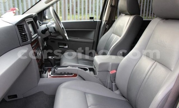 Sayi Na hannu Jeep Grand Cherokee Black Mota in Maseru a Maseru Sayi Na hannu Jeep Grand Cherokee Black Mota in Maseru a Maseru