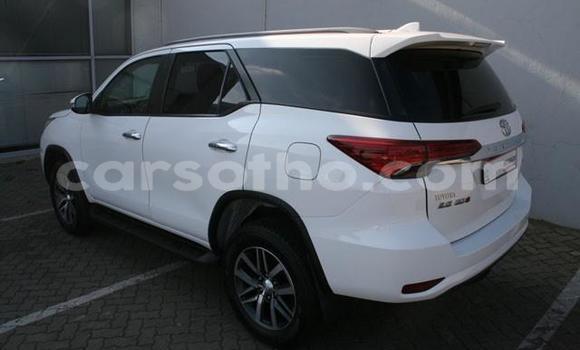 اشتري مستعمل Toyota Fortuner White سيارة في Maputsoe في Leribe اشتري مستعمل Toyota Fortuner White سيارة في Maputsoe في Leribe