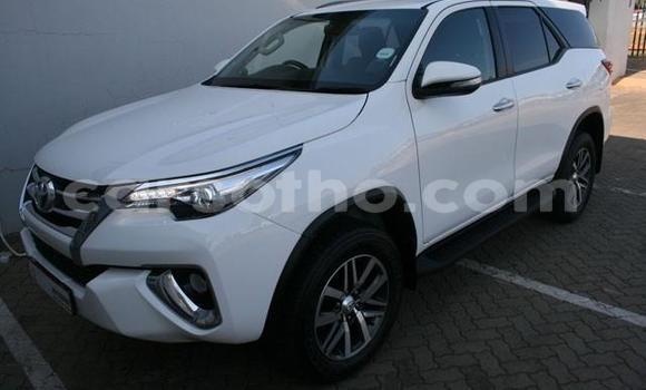 اشتري مستعمل Toyota Fortuner White سيارة في Maputsoe في Leribe اشتري مستعمل Toyota Fortuner White سيارة في Maputsoe في Leribe