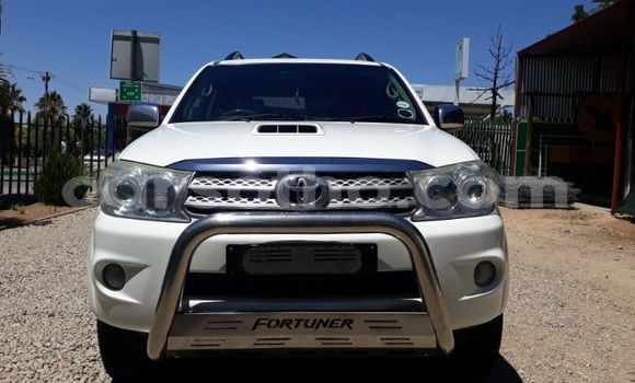 Acheter Occasion Voiture Toyota Fortuner Blanc à Maseru, Maseru Acheter Occasion Voiture Toyota Fortuner Blanc à Maseru, Maseru