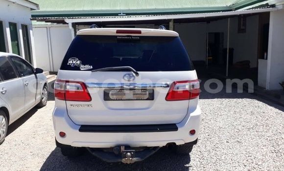 Acheter Occasion Voiture Toyota Fortuner Blanc à Maseru, Maseru Acheter Occasion Voiture Toyota Fortuner Blanc à Maseru, Maseru