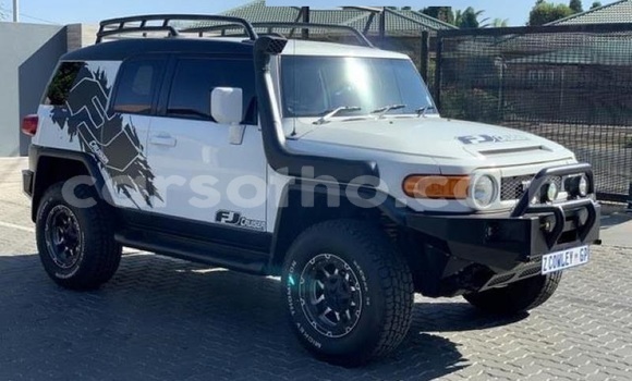 Buy Used Toyota FJ Cruiser White Car in Maseru in Maseru Buy Used Toyota FJ Cruiser White Car in Maseru in Maseru