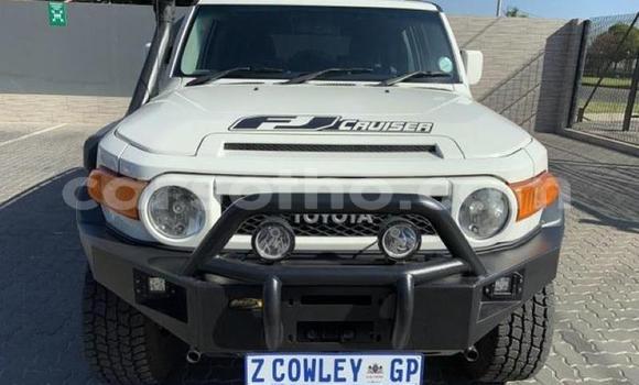 Buy Used Toyota FJ Cruiser White Car in Maseru in Maseru Buy Used Toyota FJ Cruiser White Car in Maseru in Maseru