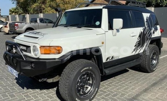 Buy Used Toyota FJ Cruiser White Car in Maseru in Maseru Buy Used Toyota FJ Cruiser White Car in Maseru in Maseru