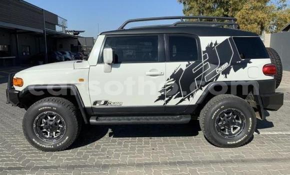 Buy Used Toyota FJ Cruiser White Car in Maseru in Maseru Buy Used Toyota FJ Cruiser White Car in Maseru in Maseru