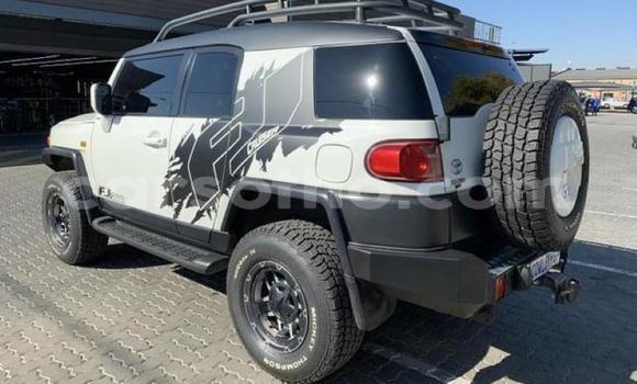 Buy Used Toyota FJ Cruiser White Car in Maseru in Maseru Buy Used Toyota FJ Cruiser White Car in Maseru in Maseru