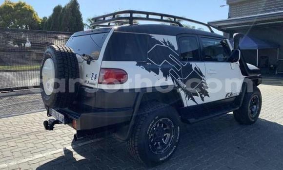 Buy Used Toyota FJ Cruiser White Car in Maseru in Maseru Buy Used Toyota FJ Cruiser White Car in Maseru in Maseru