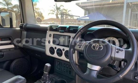 Buy Used Toyota FJ Cruiser White Car in Maseru in Maseru Buy Used Toyota FJ Cruiser White Car in Maseru in Maseru