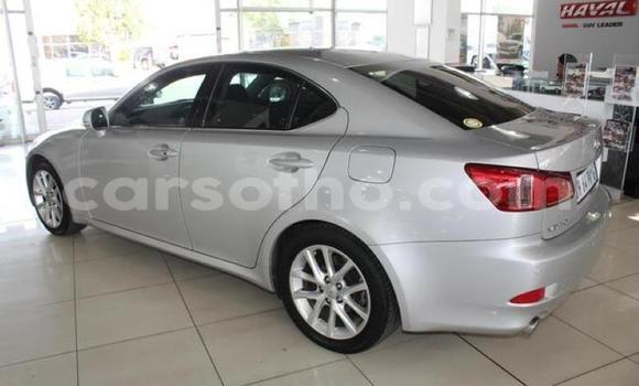 Sayi Na hannu Lexus IS Silver Mota in Maseru a Maseru Sayi Na hannu Lexus IS Silver Mota in Maseru a Maseru