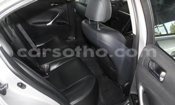 Sayi Na hannu Lexus IS Silver Mota in Maseru a Maseru Sayi Na hannu Lexus IS Silver Mota in Maseru a Maseru