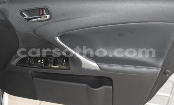 Sayi Na hannu Lexus IS Silver Mota in Maseru a Maseru Sayi Na hannu Lexus IS Silver Mota in Maseru a Maseru
