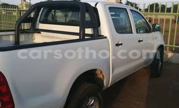 Buy used toyota hilux white car in maseru in maseru - carsotho