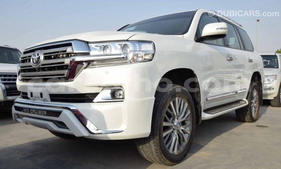 Acheter Import Voiture Toyota Land Cruiser Blanc à Import - Dubai, Maseru Acheter Import Voiture Toyota Land Cruiser Blanc à Import - Dubai, Maseru