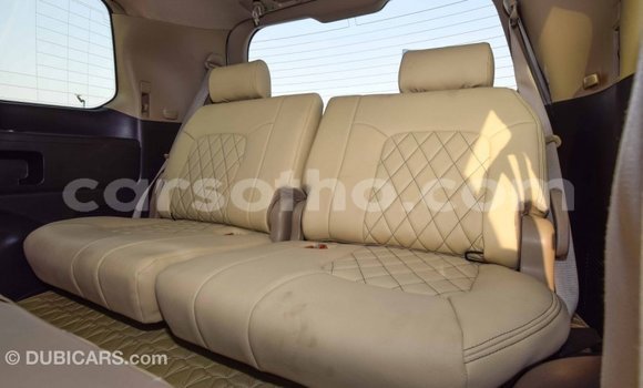 Acheter Import Voiture Toyota Land Cruiser Blanc à Import - Dubai, Maseru Acheter Import Voiture Toyota Land Cruiser Blanc à Import - Dubai, Maseru