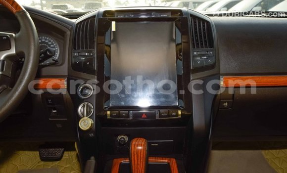 Acheter Import Voiture Toyota Land Cruiser Blanc à Import - Dubai, Maseru Acheter Import Voiture Toyota Land Cruiser Blanc à Import - Dubai, Maseru