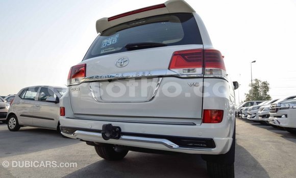 Acheter Import Voiture Toyota Land Cruiser Blanc à Import - Dubai, Maseru Acheter Import Voiture Toyota Land Cruiser Blanc à Import - Dubai, Maseru