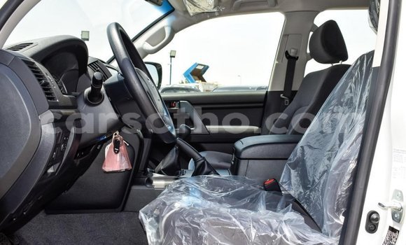 Acheter Neuf Voiture Toyota Land Cruiser Blanc à Butha Buthe, Butha-Buthe Acheter Neuf Voiture Toyota Land Cruiser Blanc à Butha Buthe, Butha-Buthe