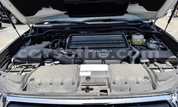 Acheter Neuf Voiture Toyota Land Cruiser Blanc à Butha Buthe, Butha-Buthe Acheter Neuf Voiture Toyota Land Cruiser Blanc à Butha Buthe, Butha-Buthe