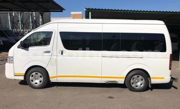Acheter Occasion Voiture Toyota Hiace Blanc à Hlotse, Leribe Acheter Occasion Voiture Toyota Hiace Blanc à Hlotse, Leribe