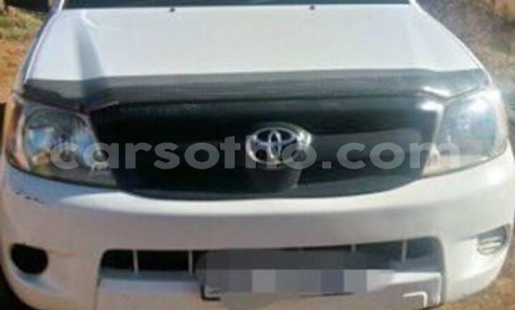 Sayi Na hannu Toyota Hilux White Mota in Maseru a Maseru Sayi Na hannu Toyota Hilux White Mota in Maseru a Maseru