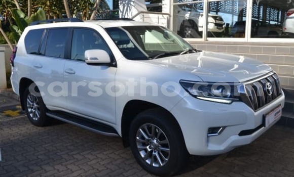 Sayi Na hannu Toyota Prado White Mota in Maseru a Maseru Sayi Na hannu Toyota Prado White Mota in Maseru a Maseru