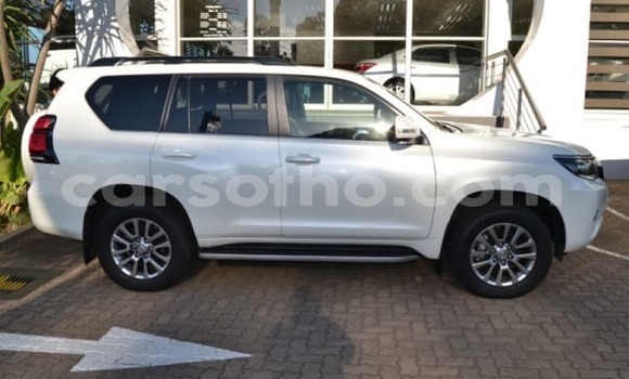 Sayi Na hannu Toyota Prado White Mota in Maseru a Maseru Sayi Na hannu Toyota Prado White Mota in Maseru a Maseru