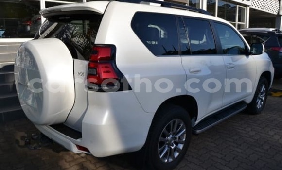 Sayi Na hannu Toyota Prado White Mota in Maseru a Maseru Sayi Na hannu Toyota Prado White Mota in Maseru a Maseru