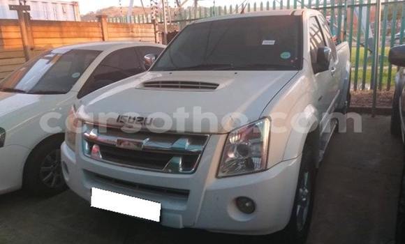 Sayi Na hannu Isuzu KB White Mota in Thaba–Tseka a Mafeteng Sayi Na hannu Isuzu KB White Mota in Thaba–Tseka a Mafeteng