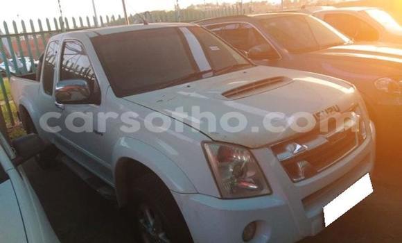 Sayi Na hannu Isuzu KB White Mota in Thaba–Tseka a Mafeteng Sayi Na hannu Isuzu KB White Mota in Thaba–Tseka a Mafeteng