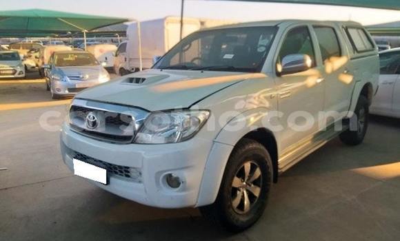 Sayi Na hannu Toyota Hilux White Mota in Maseru a Maseru Sayi Na hannu Toyota Hilux White Mota in Maseru a Maseru