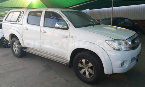 Sayi Na hannu Toyota Hilux White Mota in Maseru a Maseru Sayi Na hannu Toyota Hilux White Mota in Maseru a Maseru