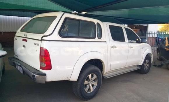 Sayi Na hannu Toyota Hilux White Mota in Maseru a Maseru Sayi Na hannu Toyota Hilux White Mota in Maseru a Maseru