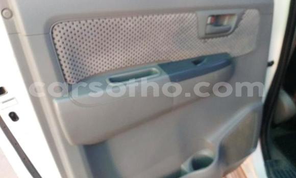 Sayi Na hannu Toyota Hilux White Mota in Maseru a Maseru Sayi Na hannu Toyota Hilux White Mota in Maseru a Maseru