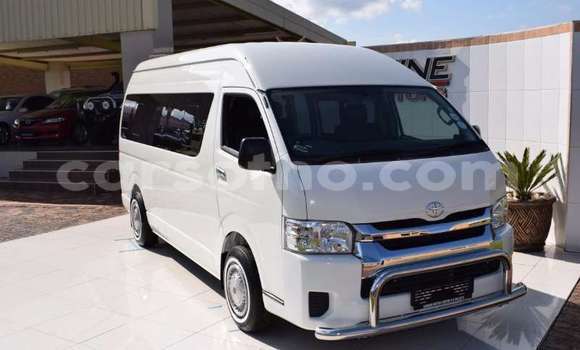 Sayi Na hannu Toyota Hiace White Mota in Maseru a Maseru Sayi Na hannu Toyota Hiace White Mota in Maseru a Maseru