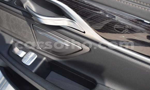 Sayi Na hannu BMW 7er Silver Mota in Maseru a Maseru Sayi Na hannu BMW 7er Silver Mota in Maseru a Maseru