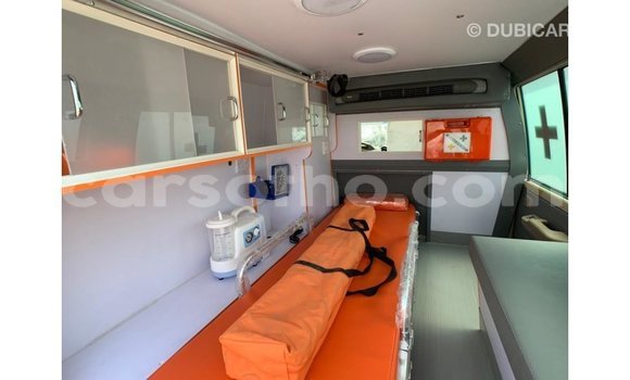 اشتري Imported Toyota Land Cruiser White سيارة في Import - Dubai في Maseru اشتري Imported Toyota Land Cruiser White سيارة في Import - Dubai في Maseru