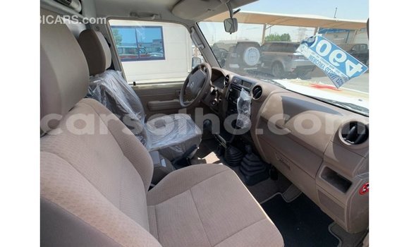 اشتري Imported Toyota Land Cruiser White سيارة في Import - Dubai في Maseru اشتري Imported Toyota Land Cruiser White سيارة في Import - Dubai في Maseru